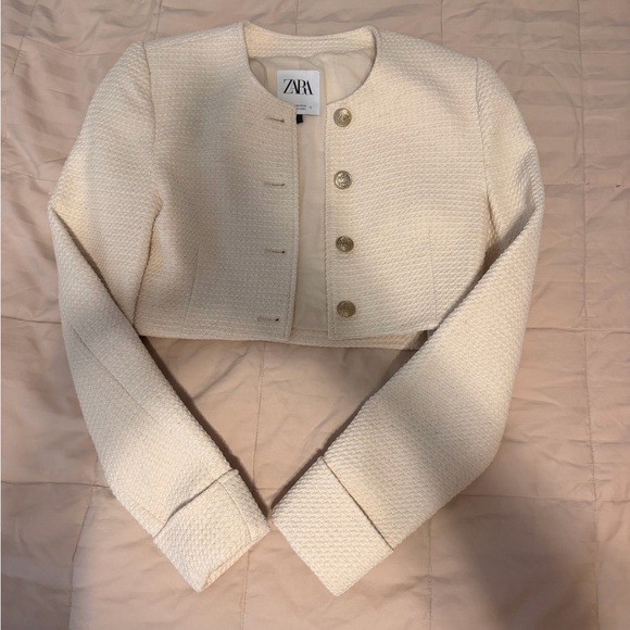 Zara Cream Boucle Jacket with Gold Buttons - Picture 2 of 4